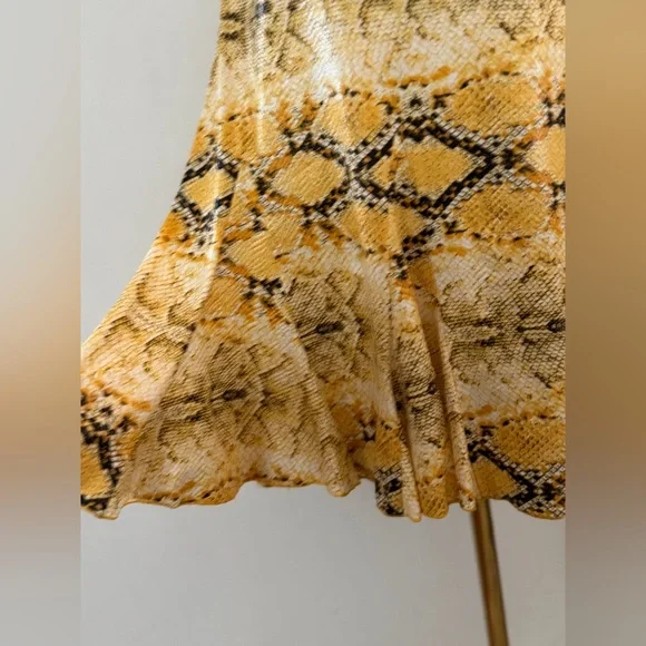 Gold and Black Knee-Length A-Line Skirt with Pleats Size 38/8 - Picture 6 of 10